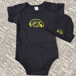 Iowa Hawkeyes Onesie & Hat Set